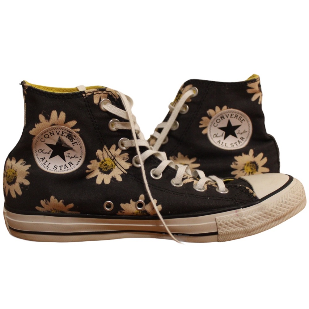 Converse Size 9 Black and Citrus Daisy High Top